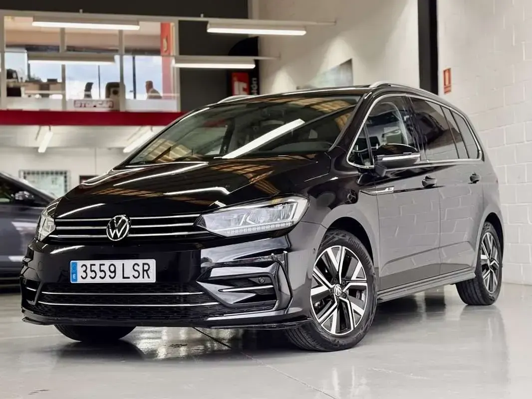 Usado VW Touran Sport 150 CV (110 kW) 2021 Negro Monovolumen