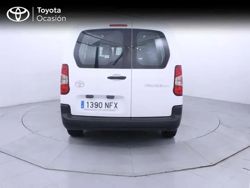 Usado Toyota Proace City City 101 CV (74 kW) 2025 Blanco Monovolumen