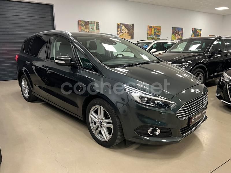Usado Ford S-MAX ST-Line 190 CV (139 kW) 2019 Verde Monovolumen