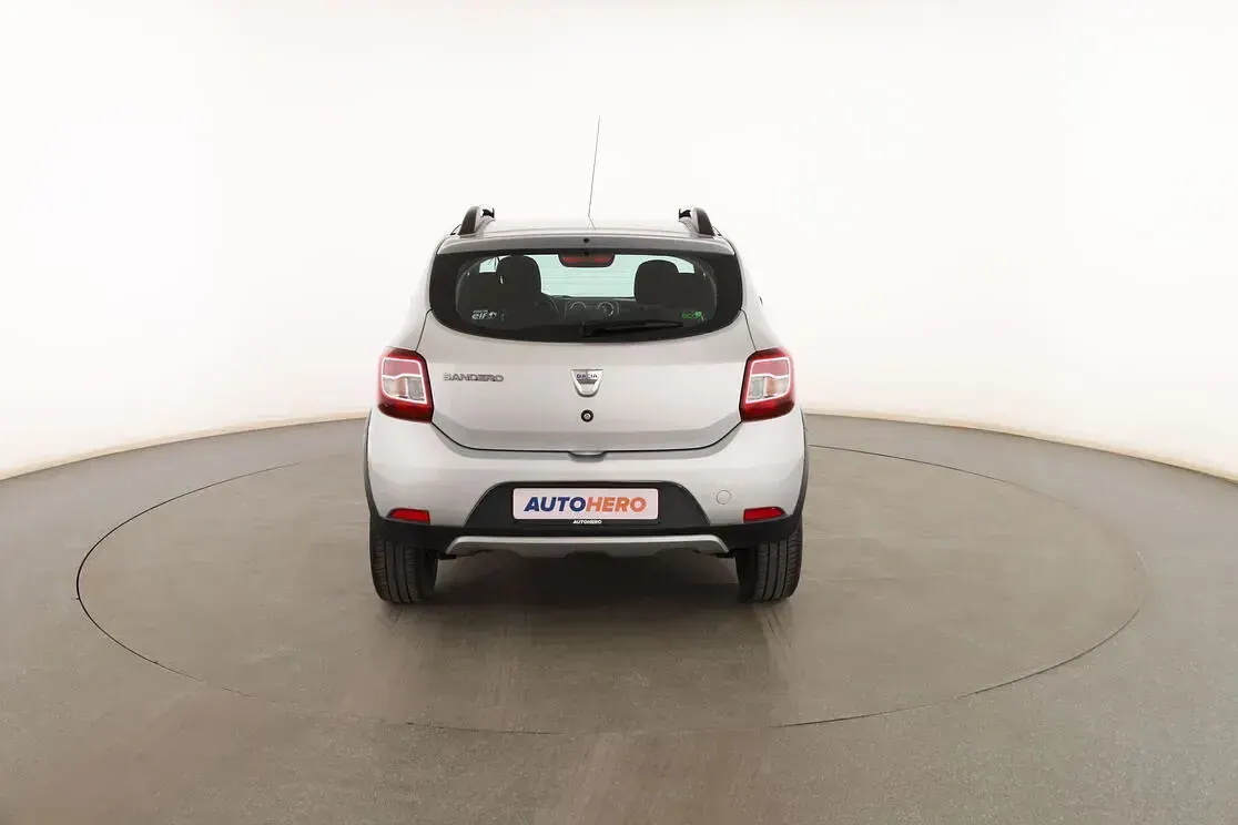 Usado Dacia Sandero Stepway 90 CV (66 kW) 2015 Gris Berlina