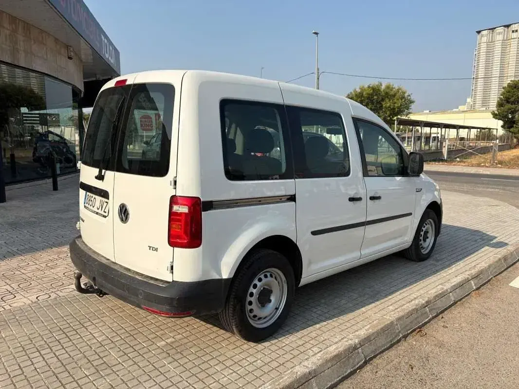 Usado VW Caddy 75 CV (55 kW) 2017 Blanco Monovolumen