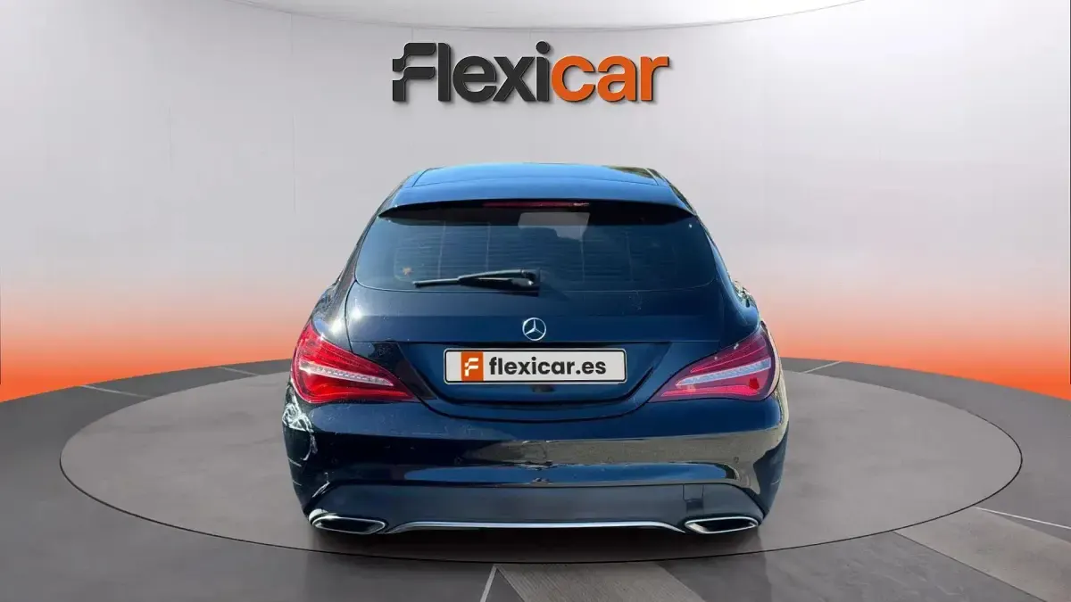 Usado Mercedes CLA220 Shooting Brake 170 CV (125 kW) 2019 Negro Familiar