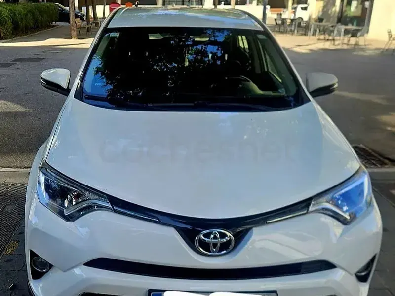Usado Toyota RAV4 Executive 150 CV (110 kW) 2016 Blanco SUV
