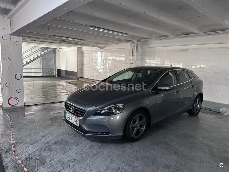 Usado Volvo V40 Momentum 115 CV (84 kW) 2015 Gris / plata Berlina