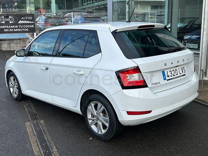 Usado Skoda Fabia Ambition 95 CV (69 kW) 2021 Blanco Berlina