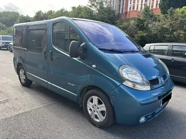 Usado Renault Trafic Privilege 140 CV (102 kW) 2005 Gris Monovolumen