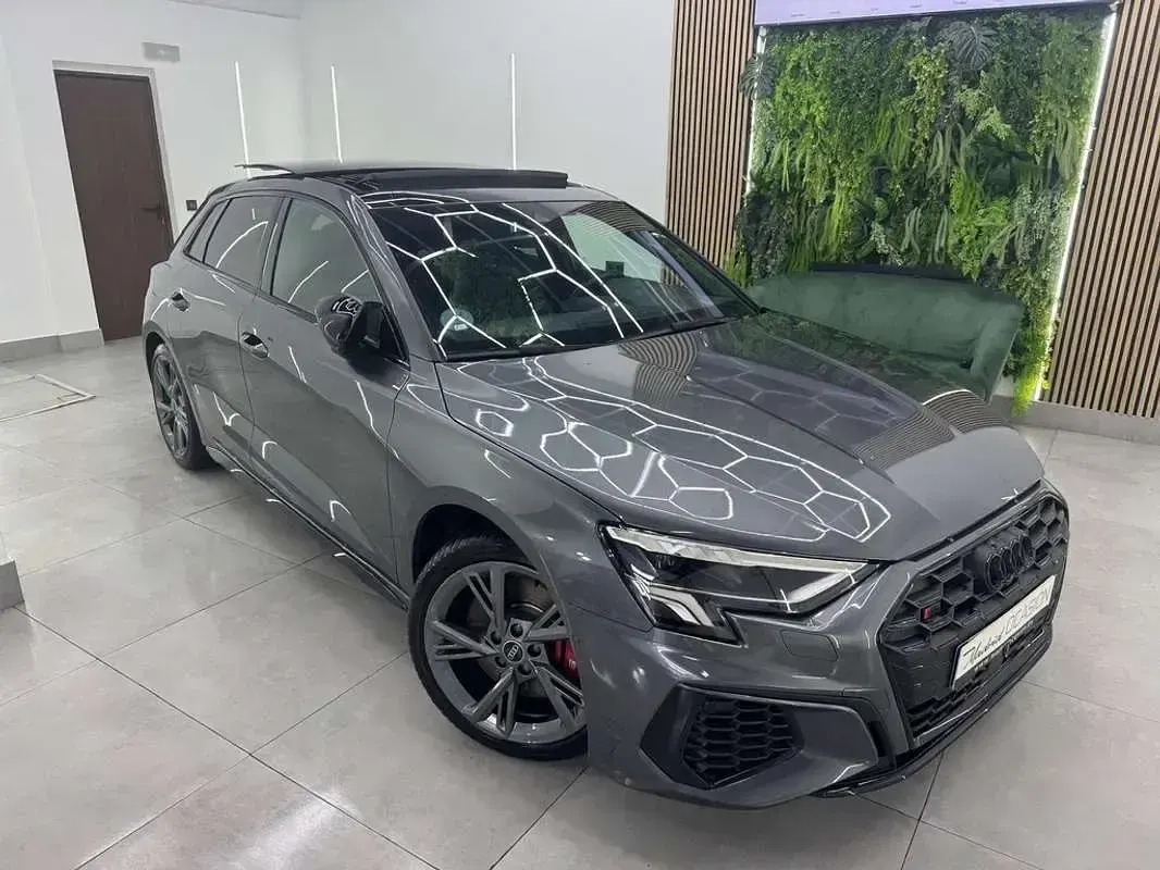 Usado Audi S3 Sportback Ambiente 310 CV (228 kW) 2023 Gris Utilitario