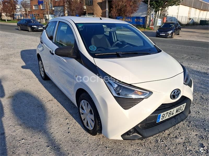 Usado Toyota Aygo X-cite 69 CV (50 kW) 2018 Blanco Utilitario