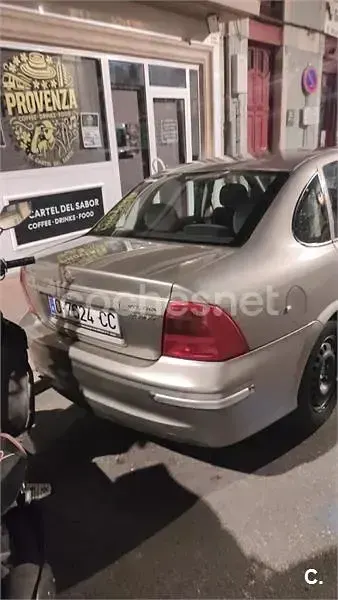 Usado Opel Vectra 100 CV (73 kW) 1999 Beige Berlina
