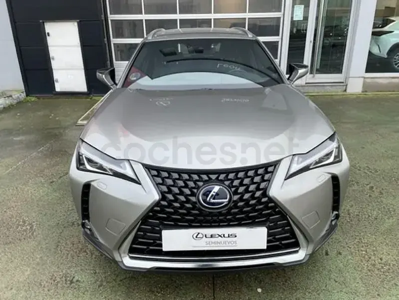 Usado Lexus UX Business Edition 184 CV (135 kW) 2022 Gris / plata SUV