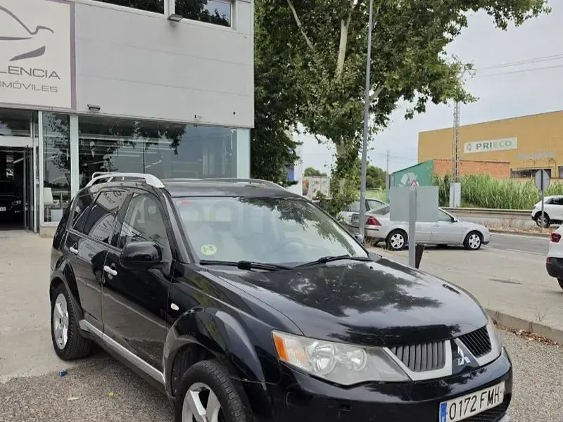 Usado Mitsubishi Outlander 140 CV (102 kW) 2007 Negro SUV