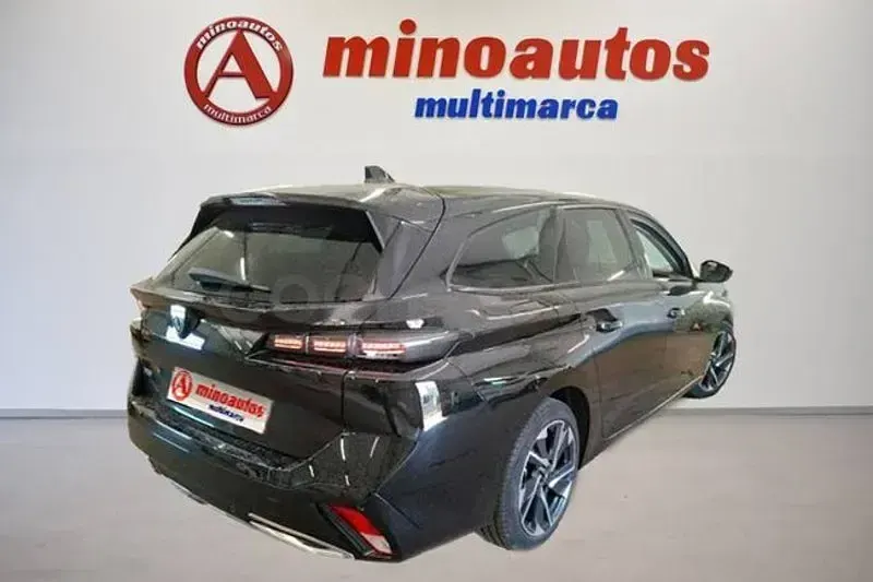 Usado Peugeot 308 SW Allure 130 CV (95 kW) 2023 Negro Familiar