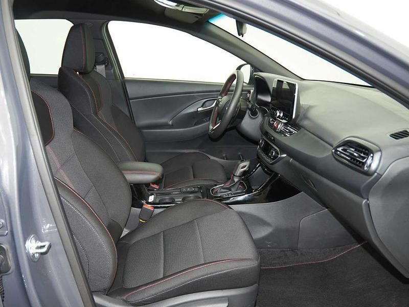 Usado Hyundai i30 N Line 100 CV (73 kW) 2025 Gris / plata Berlina