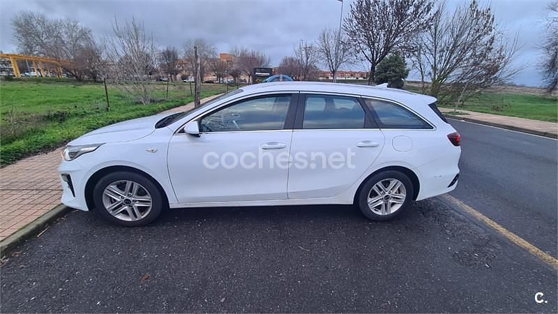 Usado Kia Ceed 120 CV (88 kW) 2021 Blanco Utilitario