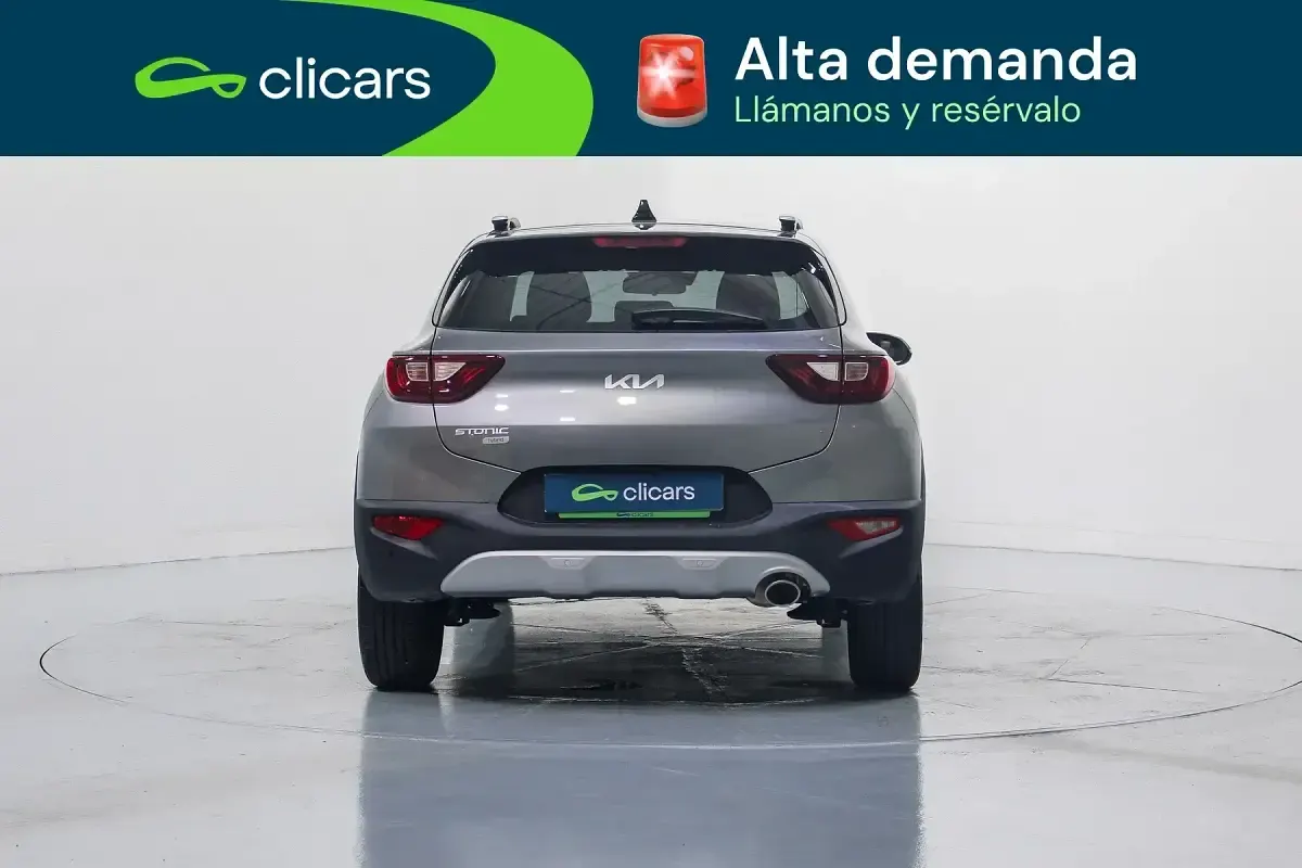 Usado Kia Stonic Style 100 HP (73 kW) 2024 Cinzento SUV