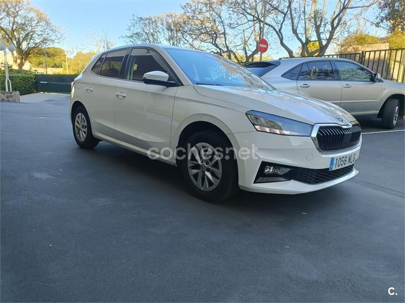Blanco Usado 2023 Skoda Fabia Ambition Berlina | 13.990 € (Buen precio) - Imagen 1/4