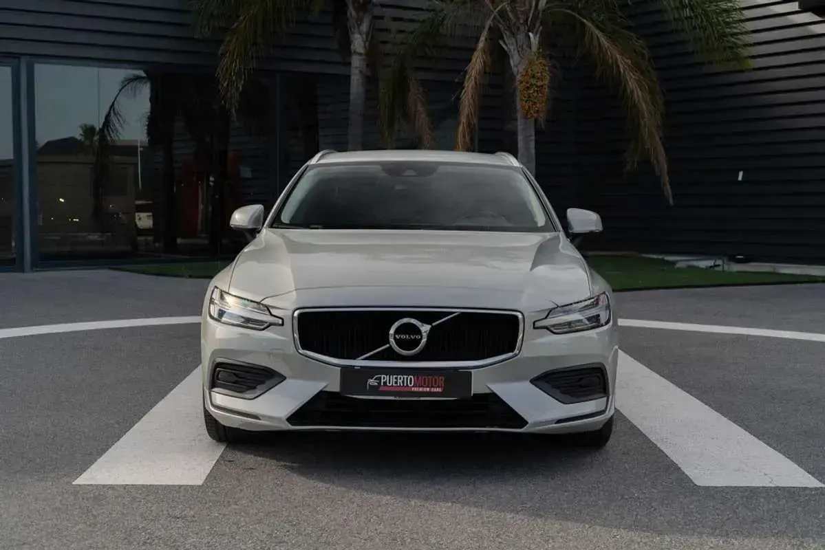 Usado Volvo V60 Momentum 150 CV (110 kW) 2019 Blanco Familiar