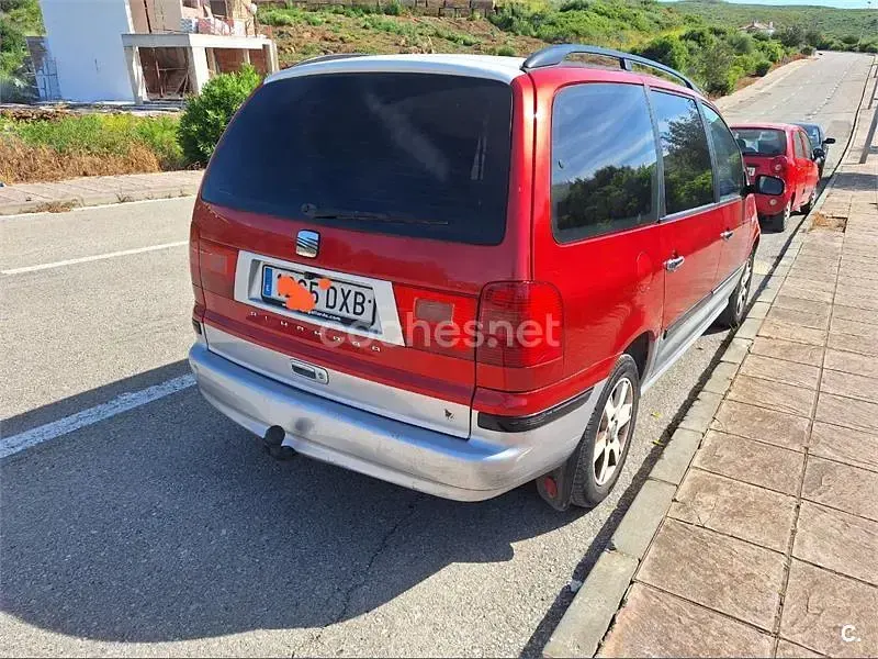 Usado Seat Alhambra Reference 140 CV (102 kW) 2006 Rojo Monovolumen
