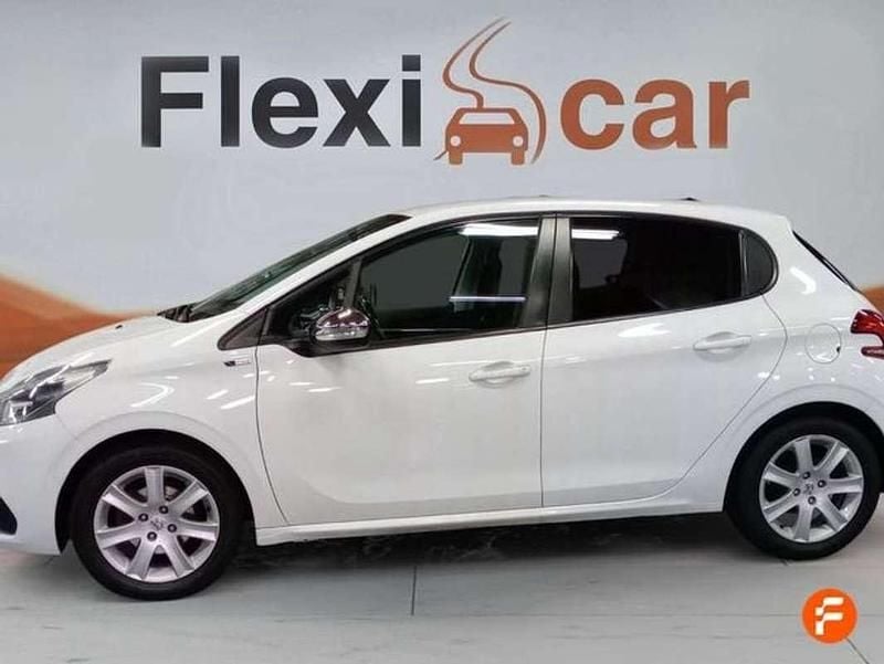 Usado Peugeot 208 Allure 82 CV (60 kW) 2014 Blanco Utilitario