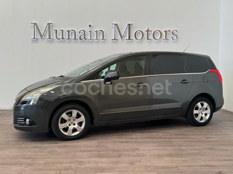 Gris / plata Usado 2015 Peugeot 5008 Active Monovolumen | 5990 € (Super precio) - Imagen 1/4