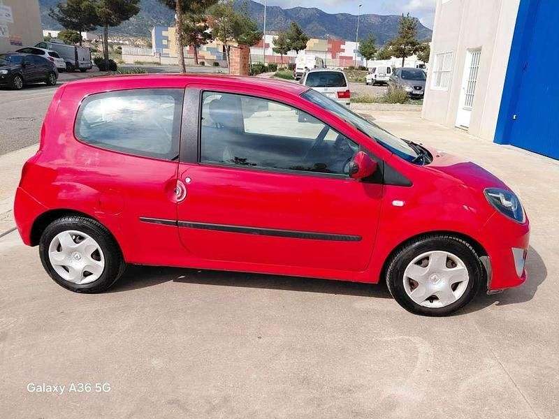 Usado Renault Twingo Dynamique 86 CV (63 kW) 2009 Rojo Utilitario