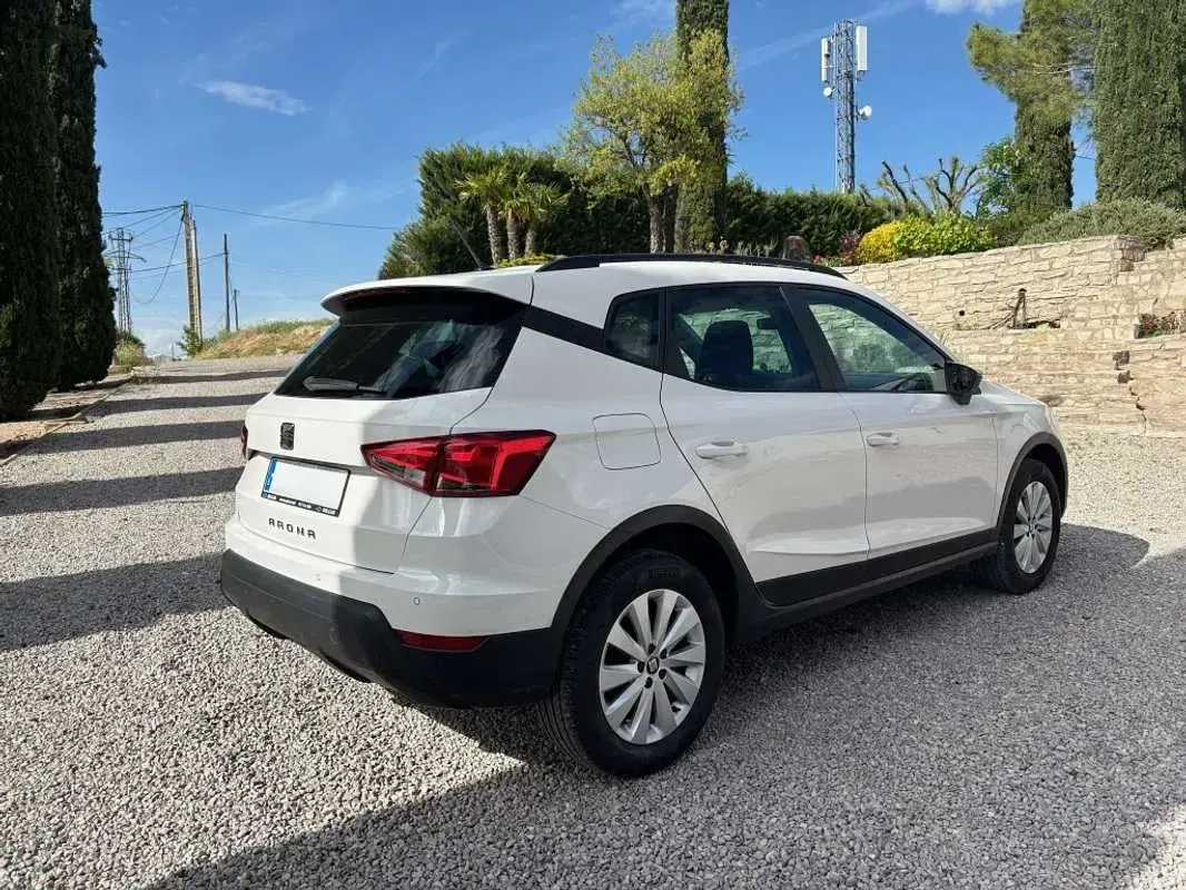 Usado Seat Arona Ecomotive 95 CV (69 kW) 2018 Blanco SUV