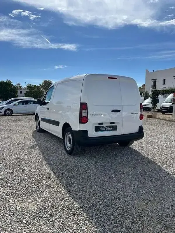 Usado Peugeot TePee Access 75 CV (55 kW) 2018 Blanco Van