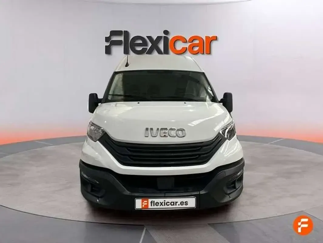 Usado Iveco Daily 156 CV (114 kW) 2024 Blanco Van