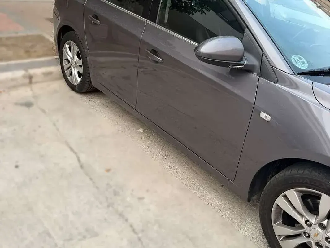 Usado Chevrolet Cruze LTZ 163 CV (119 kW) 2013 Gris Utilitario