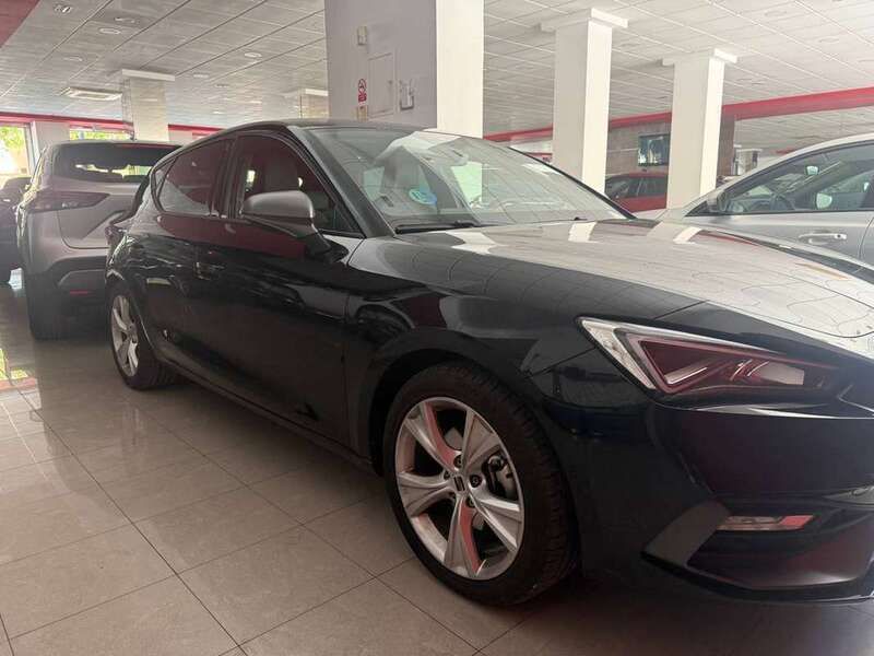 Negro Usado 2024 Seat Leon FR Utilitario | 23.850 € (Un poco caro) - Imagen 1/4