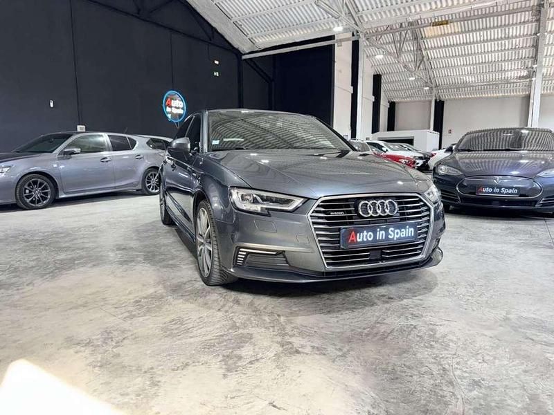 Gris Usado 2018 Audi A3 Sportback e-tron Sport Utilitario | 18.500 € (Precio justo) - Imagen 1/4