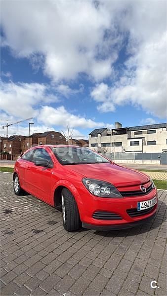 Usado Opel Astra GTC Sport 105 CV (77 kW) 2005 Rojo Berlina