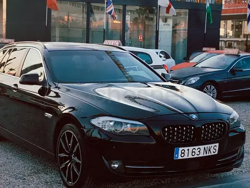 Usado BMW 530 Sport Line 258 CV (189 kW) 2012 Negro Familiar