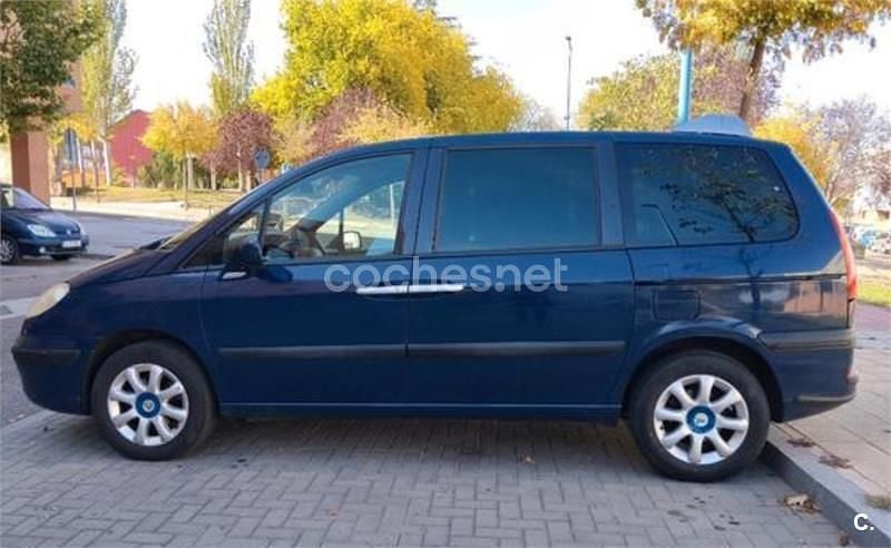 Usado Peugeot 807 160 CV (117 kW) 2005 Azul Monovolumen