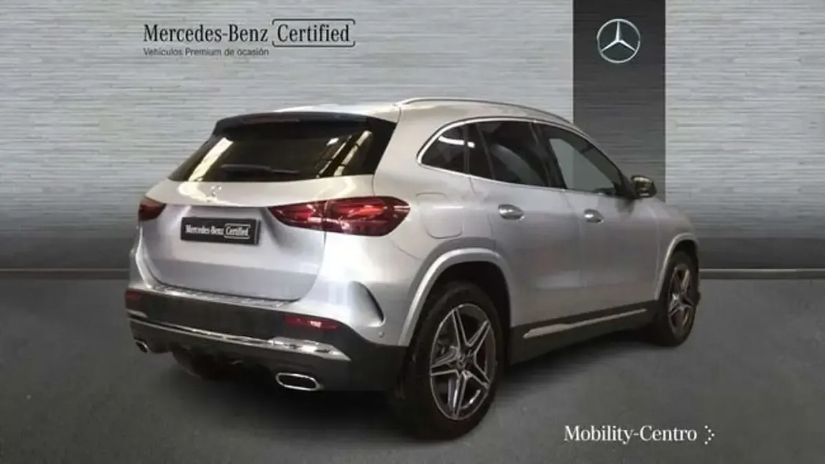 Usado Mercedes GLA250 219 CV (161 kW) 2025 Plateado SUV