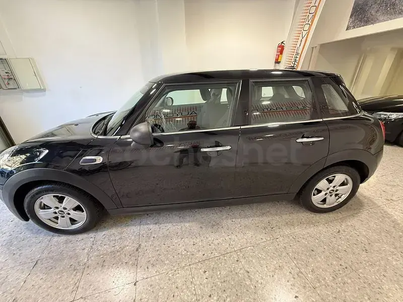 Usado Mini ONE 102 CV (75 kW) 2019 Negro Utilitario