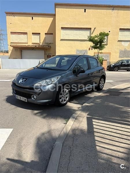 Usado Peugeot 207 70 CV (51 kW) 2006 Gris / plata Berlina