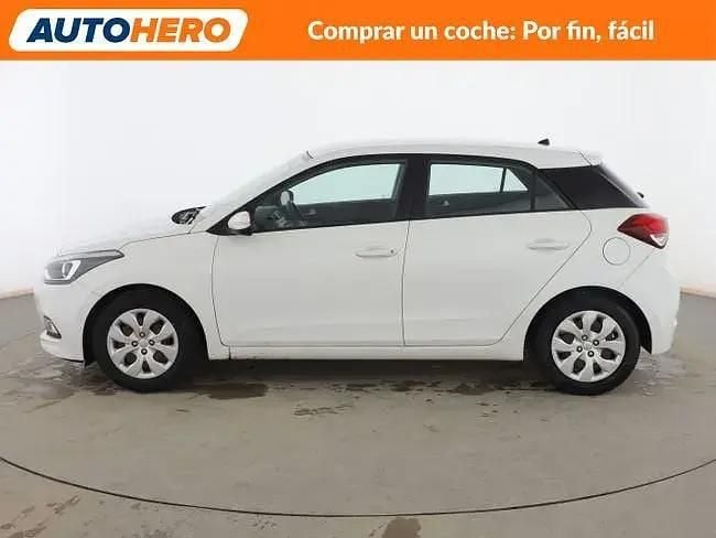 Begagnad Hyundai i20 85 HK (62 kW) 2015 Vit Sedan
