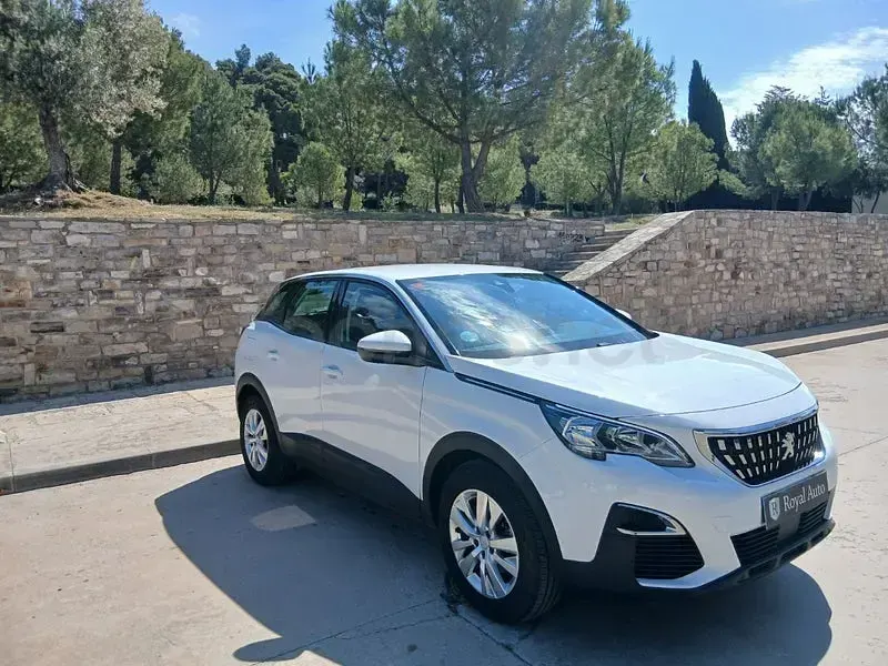 Usado Peugeot 3008 Active 130 CV (95 kW) 2019 Blanco SUV