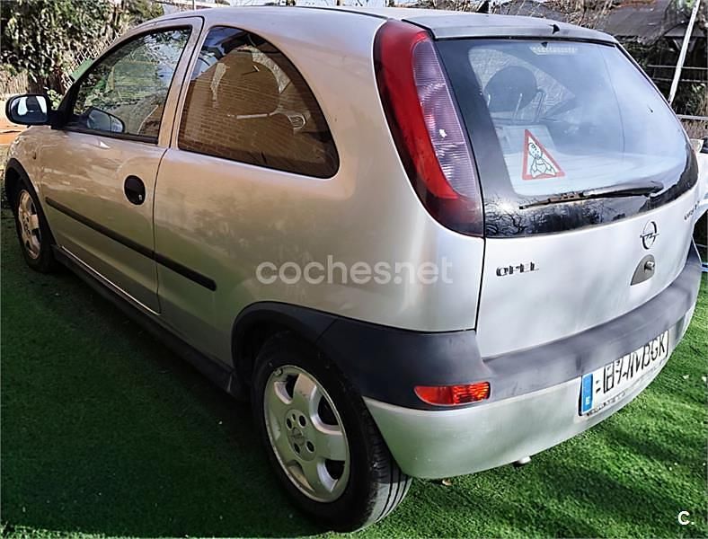 Usado Opel Corsa Elegance 75 CV (55 kW) 2001 Gris / plata Berlina