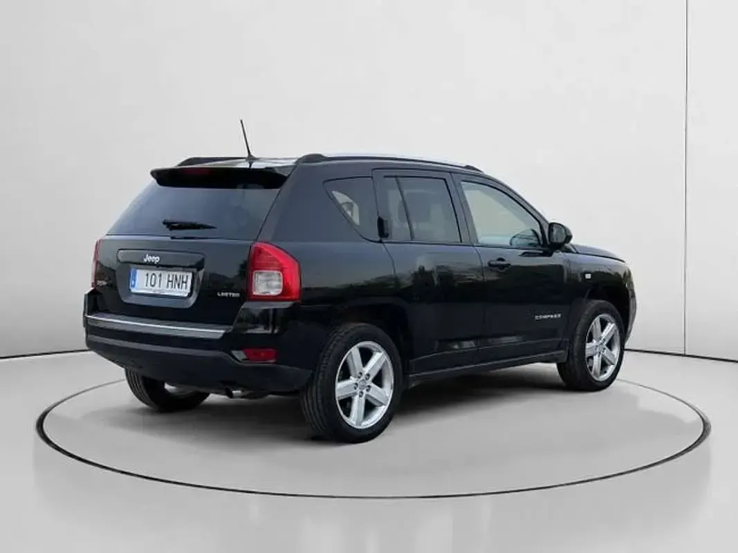 Usado Jeep Compass Limited 136 CV (100 kW) 2012 Negro SUV