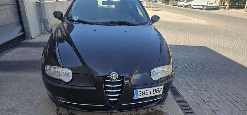 Usado Alfa Romeo 147 Distinctive 105 CV (77 kW) 2005 Negro Utilitario
