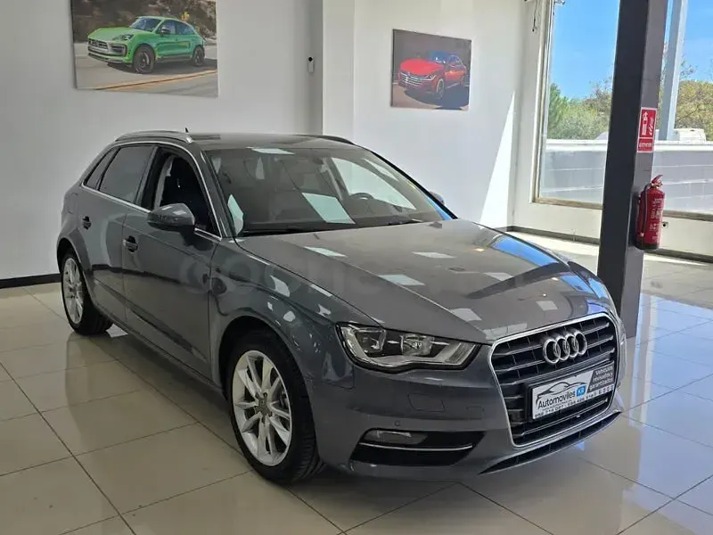 Usado Audi A3 Ambition 150 CV (110 kW) 2015 Gris / plata Berlina
