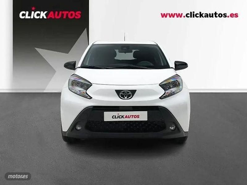 Usado Toyota Aygo X Play 72 CV (52 kW) 2025 Blanco SUV