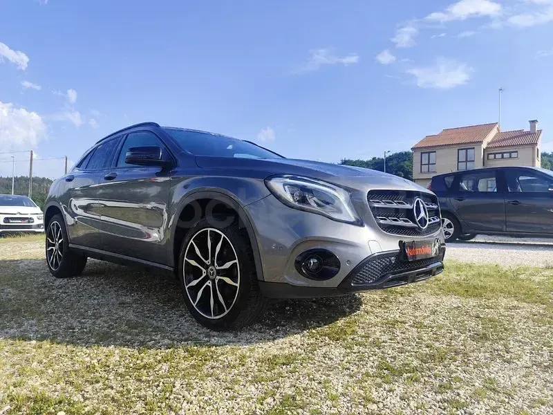 Usado Mercedes GLA200 136 CV (100 kW) 2018 Gris / plata SUV
