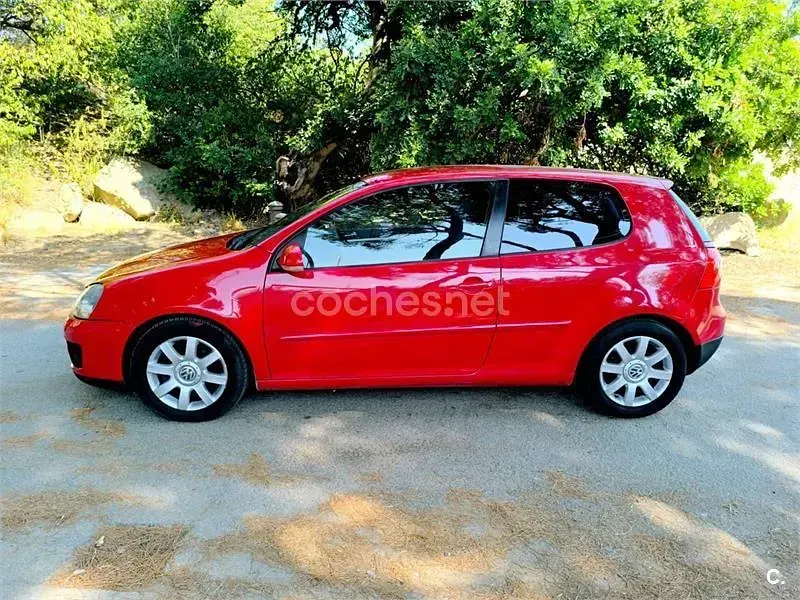 Usado VW Golf IV Highline 115 CV (84 kW) 2005 Rojo Berlina