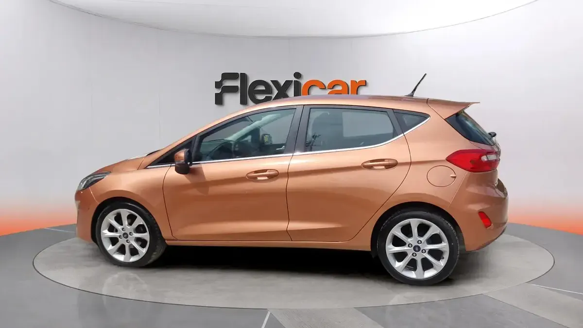 Usado Ford Fiesta Titanium 85 CV (62 kW) 2018 Naranja Utilitario