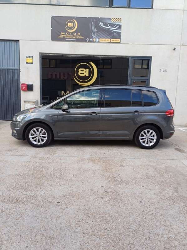 Negro Usado 2016 VW Touran Business Monovolumen | 11.900 € (Caro) - Imagen 1/4