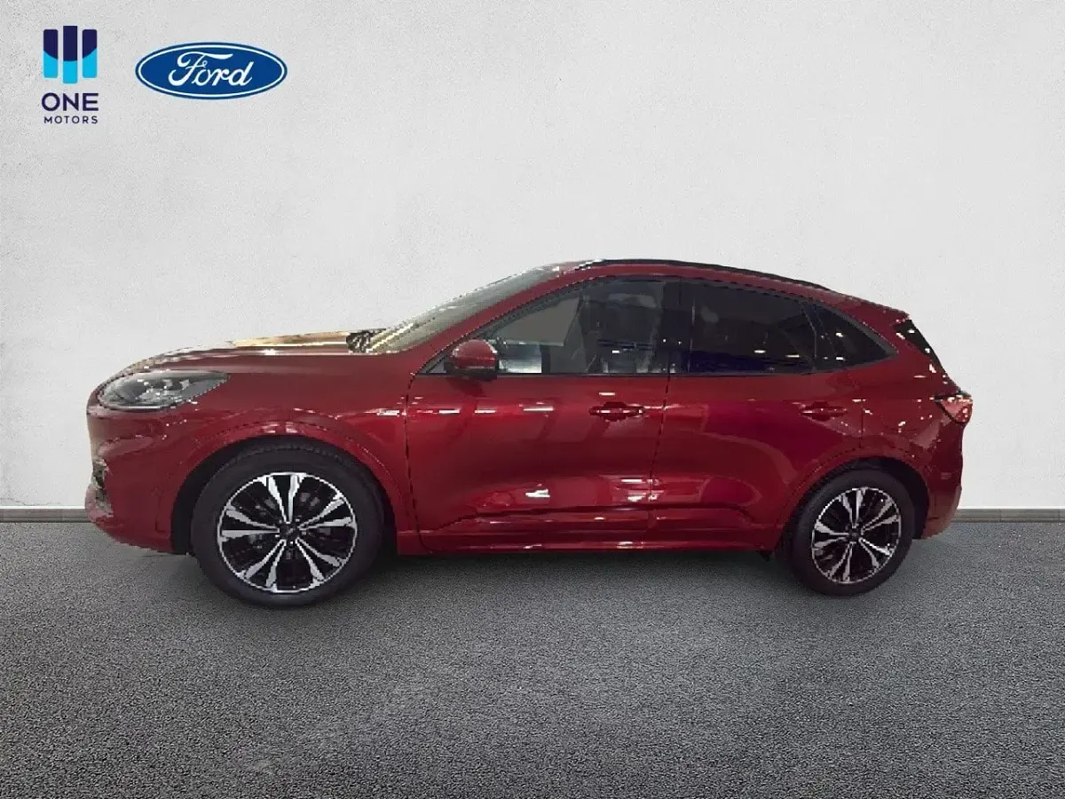 Usado Ford Kuga ST-Line X 150 CV (110 kW) 2022 Rojo lucid (metalizado) SUV