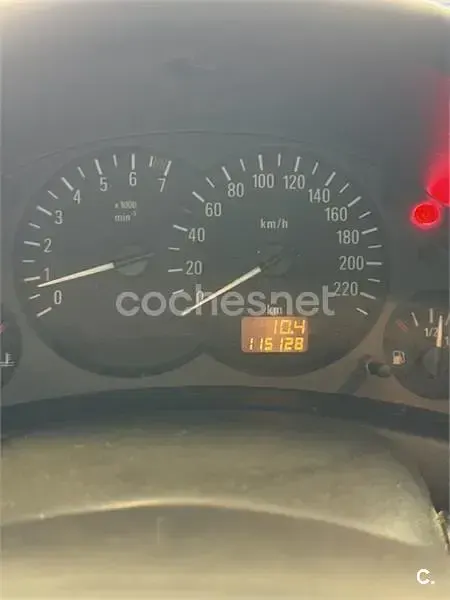 Usado Opel Corsa Edition 65 CV (47 kW) 2001 Verde Utilitario